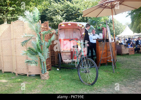 Septembre 2018 - Location de vélo-taxi à l'affiche au Goodwood Revival week-end Banque D'Images