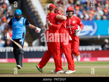 Edgbaston, Birmingham, UK. 15 Sep, 2018. Vitalité T20 Cricket finale souffle Jour, Worcestershire Rapids contre la foudre ; Matt Lancashire de Parkinson Lancashire célèbre en tenant le wicket Rapids Worcestershire cinquième avec Ross Whiteley renversées pour quatre : Action Crédit Plus Sport/Alamy Live News Banque D'Images