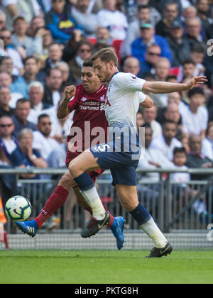 Londres, Royaume-Uni. 15 Sep 2018. Jan Vertonghen de Tottenham Hotspur batailles avec Roberto Firmino de Liverpool au cours de la Premier League match entre Tottenham Hotspur et Liverpool au stade de Wembley le 15 septembre 2018 à Londres, en Angleterre. (Photo par John Rainford/phcimages.com) EDITORIAL N'utilisez que des images : PHC Crédit/Alamy Live News Banque D'Images