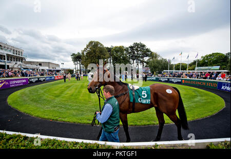 Dublin, dub, USA. 15 Sep, 2018. 15 septembre 2018 : Haute Couture, chapeaux à la mode et à prix élevé des chevaux de rendre la scène comme assister à des fans sur Champions Stakes irlandais journée à l'hippodrome de Leopardstown le 15 septembre 2018 à Dublin, Irlande. Scott Serio/ESW/CSM/Alamy Live News Banque D'Images