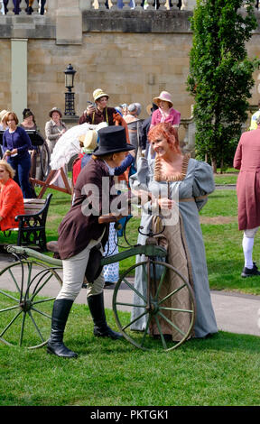 Bath, Royaume-Uni. 15 septembre 2018. Les fans de Jane Austen se rassembler dans regency robe de promenade à travers la ville historique de Bath. Le Jane Austen annuel Festival attire des gens de partout dans le monde pour célébrer le célèbre romancier travail. ©JMF News / alamy Live News Banque D'Images