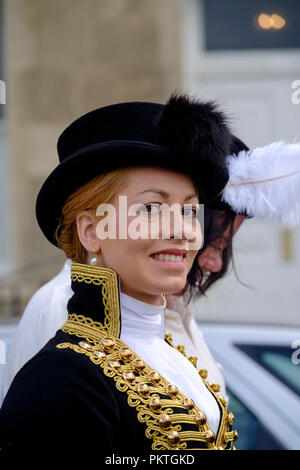 Bath, Royaume-Uni. 15 septembre 2018. Les fans de Jane Austen se rassembler dans regency robe de promenade à travers la ville historique de Bath. Le Jane Austen annuel Festival attire des gens de partout dans le monde pour célébrer le célèbre romancier travail. ©JMF News / alamy Live News Banque D'Images