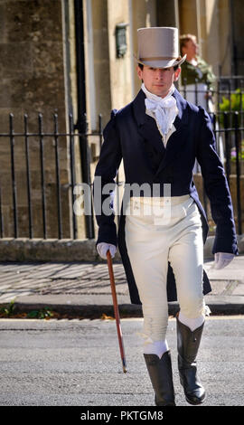 Bath, Royaume-Uni. 15 septembre 2018. Les fans de Jane Austen se rassembler dans regency robe de promenade à travers la ville historique de Bath. Le Jane Austen annuel Festival attire des gens de partout dans le monde pour célébrer le célèbre romancier travail. ©JMF News / alamy Live News Banque D'Images