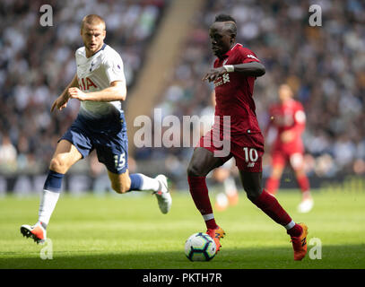 Londres, Royaume-Uni. 15 Sep, 2018. Le centre de Liverpool, Sadio Mane (R) de Tottenham Hotspur rivalise avec Eric Dier au cours de l'English Premier League match entre Tottenham Hotspur et Liverpool à la stade de Wembley à Londres, Angleterre le 15 septembre 2018. Liverpool a gagné 2-1. Credit : Han Yan/Xinhua/Alamy Live News Banque D'Images