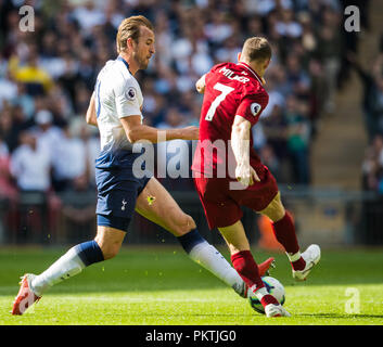 Londres, Royaume-Uni. 15 Sep 2018. Harry Kane de Tottenham Hotspur batailles avec James Milner de Liverpool au cours de la Premier League match entre Tottenham Hotspur et Liverpool au stade de Wembley le 15 septembre 2018 à Londres, en Angleterre. (Photo par John Rainford/phcimages.com) EDITORIAL N'utilisez que des images : PHC Crédit/Alamy Live News Banque D'Images