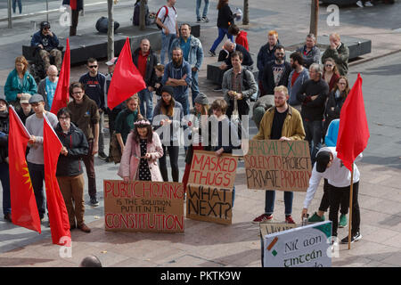 Cork, Irlande. 15 Septembre, 2018. Cork, Irlande. 15 Septembre, 2018. Rassemblement pour le logement et contre l'Brutaility Garda, la ville de Cork. Aujourd'hui à 14 heures un rassemblement a eu lieu le Grand Parade, la ville de Cork. La manifestation était de protester contre les événements récents sur la rue Frederick nord de Dublin qui a vu plusieurs personnes blessées lors d'une expulsion par la police dans une cagoule. Credit : Damian Coleman/Alamy Live News. Banque D'Images