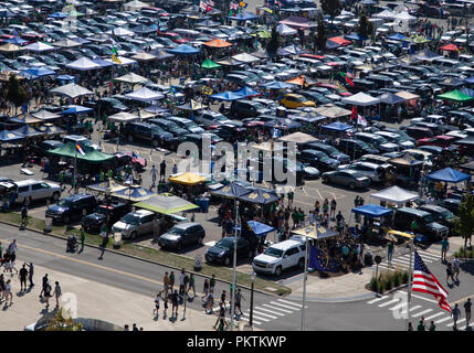 South Bend, Indiana, USA. 15 Sep, 2018. Une vue générale, le talonnage avant de NCAA football action de jeu entre les Vanderbilt Commodores et la Notre Dame Fighting Irish de Notre Dame Stadium à South Bend, Indiana. John Mersits/CSM/Alamy Live News Banque D'Images