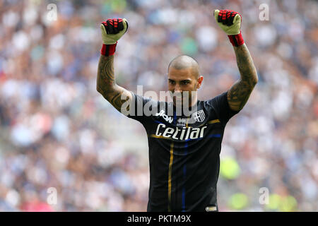 Milan, Italie. 15 Septembre, 2018. Luigi Sepe de Parma Calcio célébrer au cours de la Serie A match entre FC Internazionale et Parma Calcio. Crédit : Marco Canoniero/Alamy Live News Banque D'Images