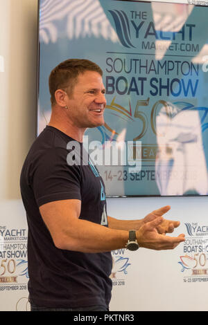 Southampton, UK. 15 septembre 2018. Le naturaliste, écrivain et présentateur de télévision Steve Backshall au salon nautique international de Southampton. Parler de la nature et sa passion pour la faune et l'environnement, Steve Backshall a diverti la foule grâce à son quartier animé et enthousiaste de parler. Invité prestige au salon nautique et un grand succès auprès de l'auditoire à l'écoute de hime parle de ce qu'il est devenu un écrivain et naturaliste sur la présentation de l'émission de télévision de 60 meurtriers. Crédit : Steve Hawkins Photography/Alamy Live News Banque D'Images
