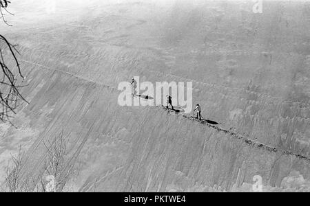 Ski alpin hommes sur Great Sand Dunes Banque D'Images