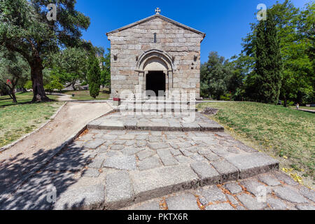 Guimaraes, Portugal. Chapelle romane de Sao Miguel, près de la chapelle Guimaraes château où chevaliers médiévaux sont enterrés. UNESCO World Heritage Site. Banque D'Images