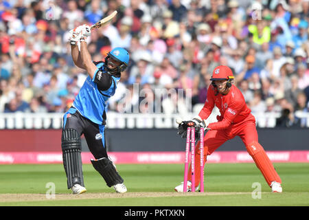 La rapide Worcestershire Ben Cox est joué par Matthew de Lightning Lancashire pendant l'épanouissement Parkinson T20 Blast Semi finale match le jour des finales à Edgbaston, Birmingham. Banque D'Images