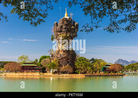 La pagode de Kyauk Ka Lat étonnant près de Hpa-An, Myanmar Banque D'Images