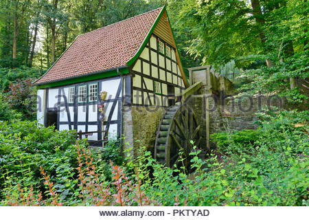 Moulin à Eau Banque Dimages Photo Stock 217182368 Alamy