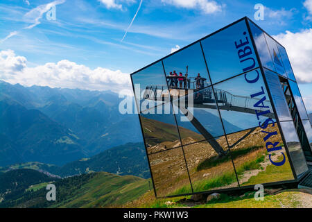 Les montagnes depuis le cube de Cristal (Serfaus, Alpes autrichiennes) Banque D'Images