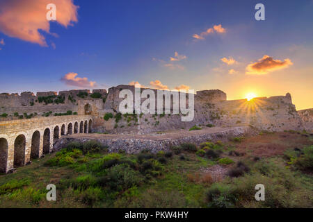 La forteresse vénitienne de Methoni au coucher du soleil dans le Péloponnèse, Grèce, Messénie Banque D'Images