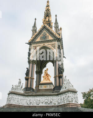 L'Albert Memorial, à proximité du Royal Albert Hall, Kensington Gardens, Londres Banque D'Images