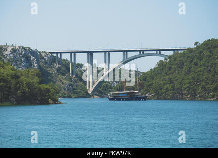 Pont sur la rivière Krka. Pont de Sibenik Banque D'Images