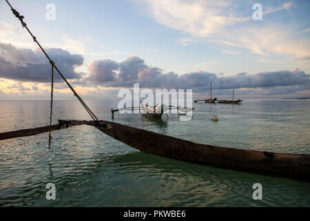 Lever du soleil en Galu Kinondo beach, Kenya - Banque D'Images