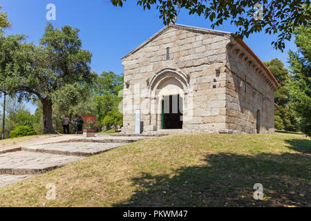 Guimaraes, Portugal - 28 juillet 2017 : Roman Capela de São Miguel, près de la chapelle Guimaraes château où chevaliers médiévaux sont enterrés. Banque D'Images