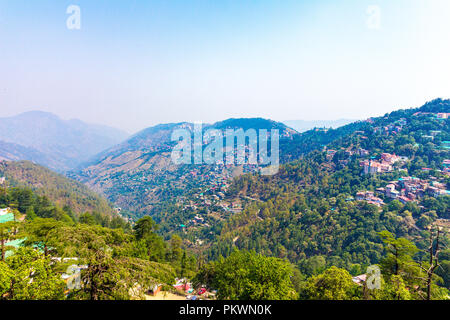 Shimla est la capitale de l'État indien du nord de l'Himachal Pradesh, dans les contreforts de l'Himalaya. Il est également connu pour les ateliers d'artisanat cette ligne Banque D'Images