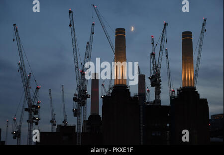 Les travaux de réaménagement se poursuit à Battersea Power Station, sur la rive sud de la Tamise dans le centre de Londres. Banque D'Images