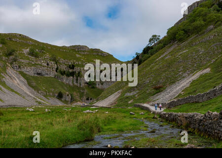 Gordale beck à entrée à Gordale Scar. Banque D'Images