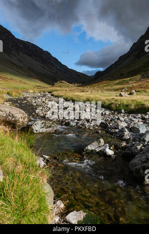 Dans Gatesgarthdale Beck Honister Pass. Banque D'Images