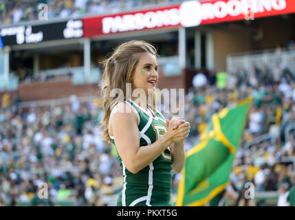 Waco, Texas, USA. 15 Sep, 2018. Baylor Bears cheerleader pendant la 2ème moitié de la NCAA Football match entre le Duc et les Blue Devils Baylor Bears à McLane Stadium à Waco, Texas. Matthew Lynch/CSM/Alamy Live News Banque D'Images