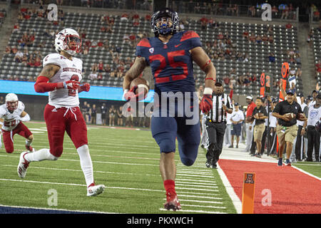 Tucson, Arizona, USA. 15 Sep, 2018. Arizona's running back ANTHONY MARISCAL (25) s'exécute dans pour un touché contre l'Utah du sud samedi, 15 septembre 2018, au stade de l'Arizona à Tucson, Arizona. Arizona a gagné 62-31 contre le sud de l'Utah. Crédit : Jeff Brown/ZUMA/Alamy Fil Live News Banque D'Images