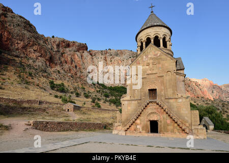 L'Arménie, près du monastère de Noravank Aréni village. Le monastère du 13ème siècle, mettre dans le ravin de la rivière de l'Arpa, dans le Wajoc Dzor. Banque D'Images