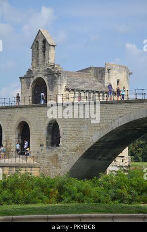 Die historische Stadt Avignon im Süden : Carouge (Ge) Die Brücke Pont d'Avignon an der Rhone Banque D'Images