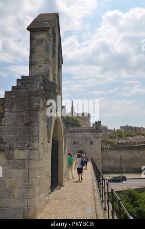 Die historische Stadt Avignon im Süden : Carouge (Ge) Die Brücke Pont d'Avignon an der Rhone Banque D'Images