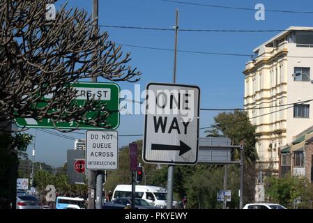 Australian Road Signs & Piétons Banque D'Images