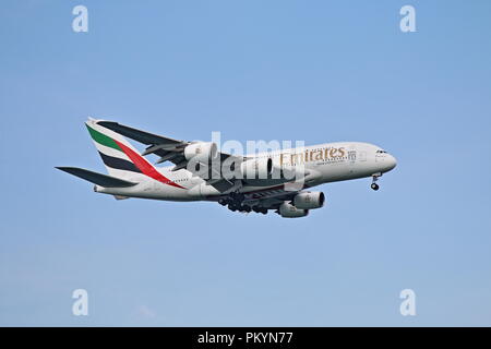 Unis Airbus A380 en venant d'atterrir à l'Aéroport International de Changi, à Singapour Banque D'Images