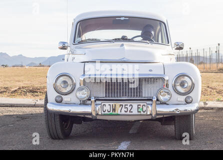 Queenstown, Afrique du Sud, 17 juin 2017 : Vintage white véhicule Volvo sur l'affichage à Queenstown Air Show - Exemple image éditoriale Banque D'Images