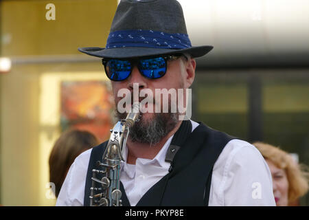 Musicien avec des lunettes Banque D'Images