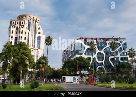 Unusial bâtiments résidentiels modernes à Batumi, Géorgie Banque D'Images