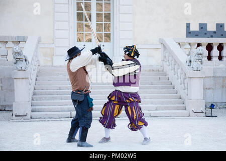 Château de Sassenage, Isère, France - 15 septembre 2018 : Journée européenne du patrimoine, lames du Dauphine fencing club reproduisant les combats. Banque D'Images