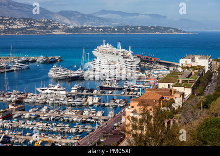 Monaco principauté, yachts et bateaux à Port Hercule sur la Mer Méditerranée Banque D'Images