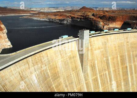 Le magnifique barrage de Glen Canyon et du Lac Powell en Page, Arizona, USA Banque D'Images