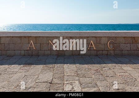 Mémorial de pierre sur la plage à Anzac Cove à Gallipoli, où les troupes alliées ont combattu dans la seconde guerre mondiale, 1 en Turquie Çanakkale Banque D'Images