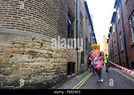 Cambridge-UK, 2018-Septembre 16. Les chariots de feu est l'un des plus grands du Cambridgeshire événements de charité annuelle. Des équipes de six exploitent chacune une 1,7 miles je cours Banque D'Images