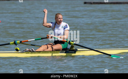 Plovdiv, Bulgarie, dimanche, 16 septembre 2018. Championnats du monde d'Aviron de la FISA, IRL, W1X, Sanita PUSPURE, large et célébrer sa médaille d'win, dans le Women's Un rameur en couple, Â© Peter SPURRIER, 16.09.18 Crédit : Peter SPURRIER/Alamy Live News Banque D'Images