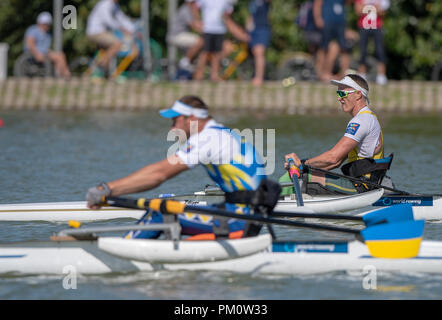 Plovdiv, Bulgarie, dimanche, 16 septembre 2018. Championnats du monde d'aviron, la FISA, Men's Para Aviron, AUS., PR1 M1X, Erik HORRIE, courses une course parfaitement calculé pour gagner, le passage à tabac, UKR PR1 M1X, POLIANSKYI Romain, à la ligne et demander la médaille d'or, et le titre, © Peter SPURRIER, 16.09.18 Crédit : Peter SPURRIER/Alamy Live News Banque D'Images