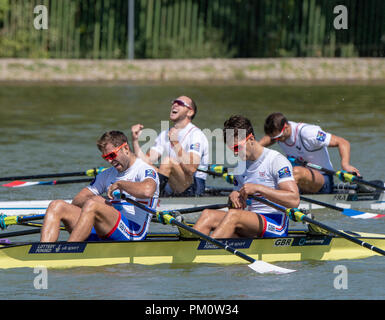 Plovdiv, Bulgarie, dimanche, 16 septembre 2018. Championnats du monde d'Aviron de la FISA, GBR, M2X (gauche) Jack BEAUMONT et Angus Groom, effondrement, dévasté, par perdre une médaille place dans le MenÕs deux de couple, © Peter SPURRIER, Crédit : Peter SPURRIER/Alamy Live News Banque D'Images