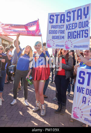 Brighton, UK. 16 septembre 2018. Brexit mars anti manifestants le long front de mer de Brighton au centre de conférence où le Lib Dems tiennent leur conférence annuelle . Les membres de divers groupes de femmes ont été rejoints par des membres du parti travailliste , Parti Vert et Lib Dems pour cette marche de protestation Crédit : Simon Dack/Alamy Live News Banque D'Images