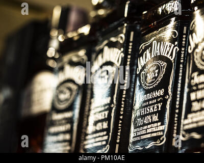 Kiev, Ukraine. 14Th Sep 2018. Jack Daniel's whiskey vu sur l'étagère du magasin. Jack Daniel's est une marque de Tennessee whiskey et les meilleures ventes de whisky américain dans le monde. Crédit : Igor Golovniov SOPA/Images/ZUMA/Alamy Fil Live News Banque D'Images