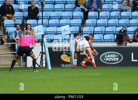 Coventry, Royaume-Uni. 16 Septembre, 2018. Josh Bassett ne la balle vers le bas pour marquer un essai pour les guêpes pendant le match de rugby Premiership Gallagher entre guêpes et Leicester Tigers rfc. Phil Hutchinson/Alamy Live News Banque D'Images