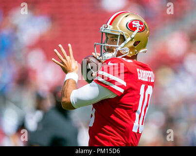 San Francisco, Californie, USA. 16 Sep, 2018. 16, 2018 Setember : San Francisco 49ers quarterback Jimmy Garoppolo (10) se réchauffe avant le match de football entre les NFL Detroit Lions et les San Francisco 49ers à Levi's Stadium à Santa Clara, CA. Damon Tarver/Cal Sport Media Credit : Cal Sport Media/Alamy Live News Crédit : Cal Sport Media/Alamy Live News Banque D'Images